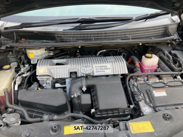 Toyota PRIUS ALPHA 2014-03 8071290-5