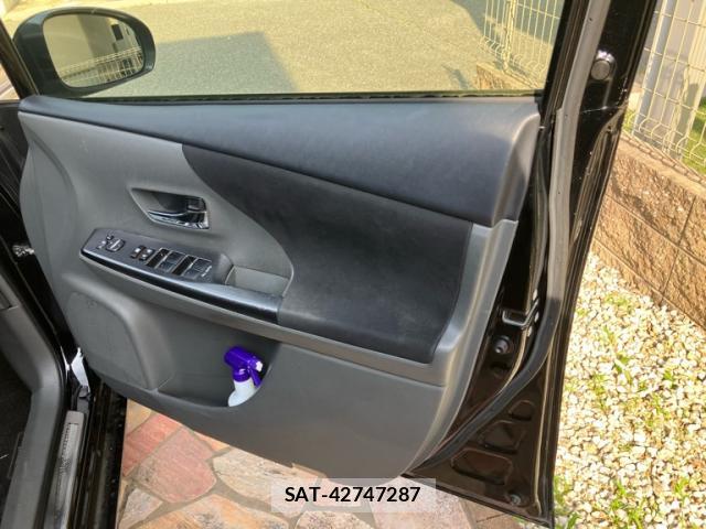 Toyota PRIUS ALPHA 2014-03 8071290-6
