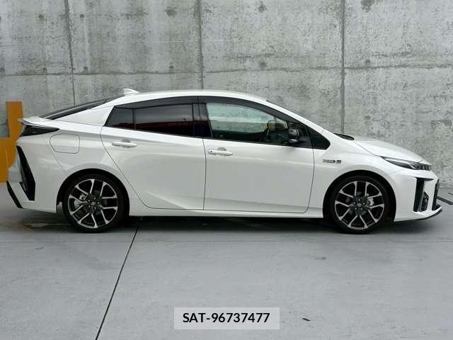 Toyota PRIUS PHV 2019-02 8072218-1