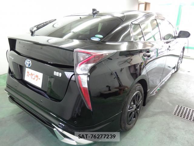 Toyota PRIUS 2017-09 8070875-1