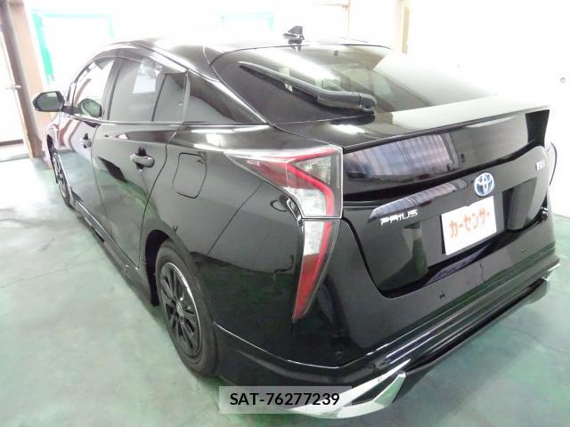 Toyota PRIUS 2017-09 8070875-12