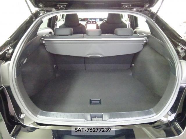 Toyota PRIUS 2017-09 8070875-14