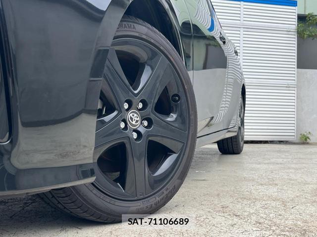 Toyota PRIUS 2021-06 8071042-13