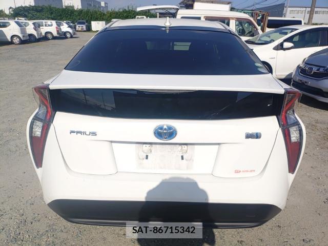 Toyota PRIUS 2018-07 8071359-1
