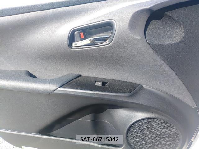 Toyota PRIUS 2018-07 8071359-12