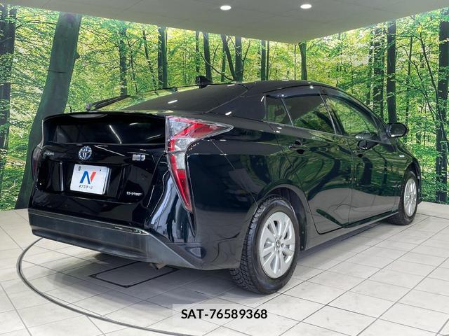 Toyota PRIUS 2017-07 8071462-16
