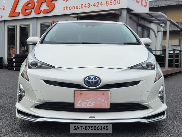 Toyota PRIUS 2018-04 8072045-1