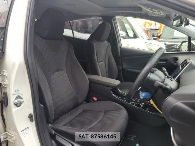 Toyota PRIUS 2018-04 8072045-11