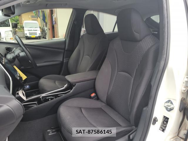 Toyota PRIUS 2018-04 8072045-14