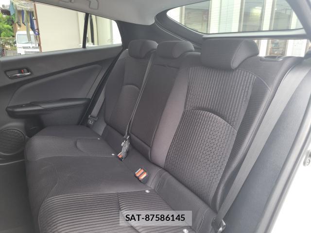 Toyota PRIUS 2018-04 8072045-16