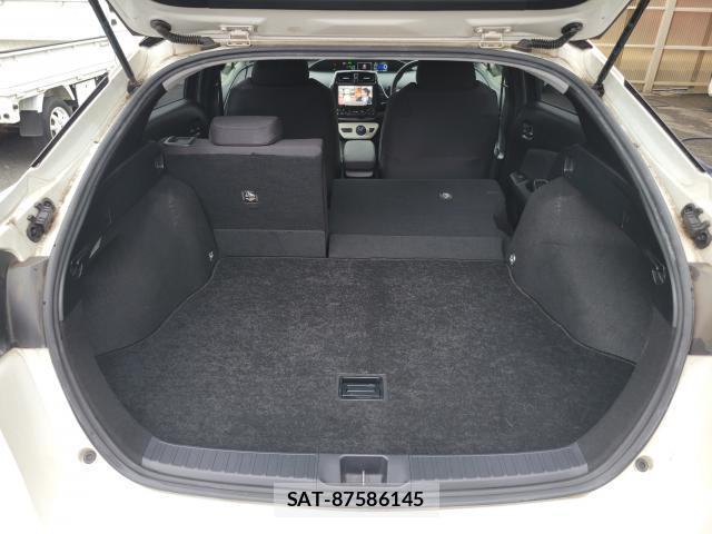 Toyota PRIUS 2018-04 8072045-17