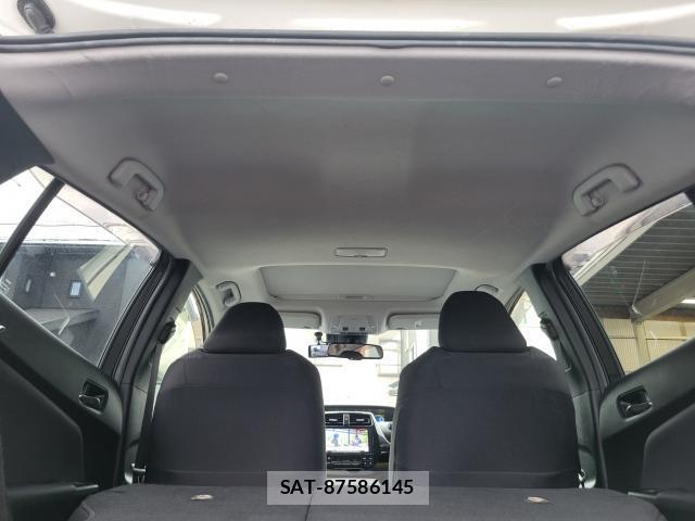 Toyota PRIUS 2018-04 8072045-18