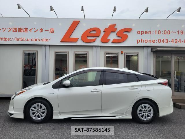 Toyota PRIUS 2018-04 8072045-3