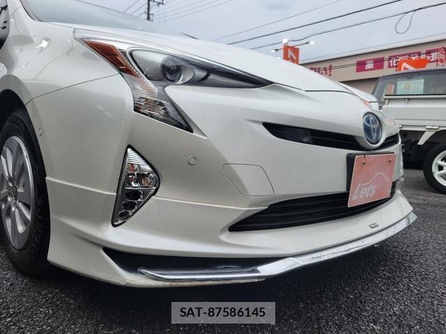 Toyota PRIUS 2018-04 8072045-6