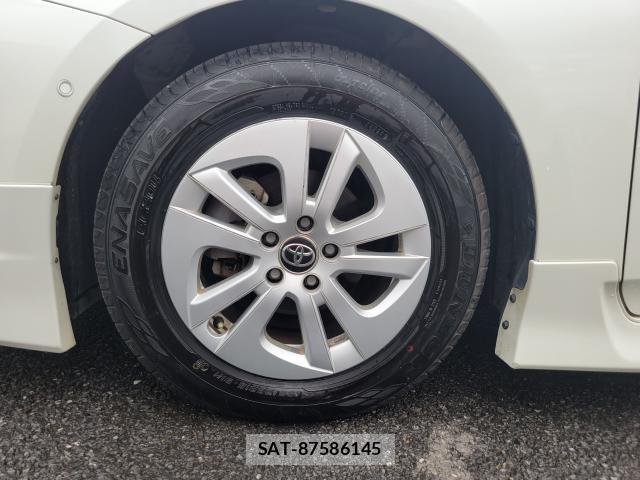 Toyota PRIUS 2018-04 8072045-9