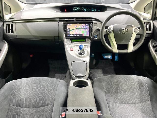 Toyota PRIUS 2014-06 8072089-1