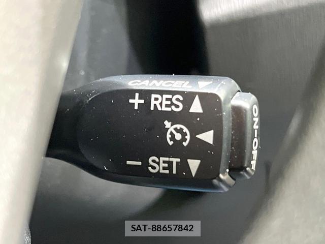 Toyota PRIUS 2014-06 8072089-4