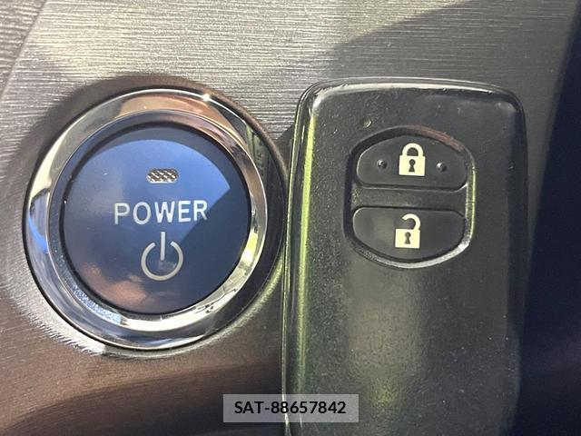 Toyota PRIUS 2014-06 8072089-5