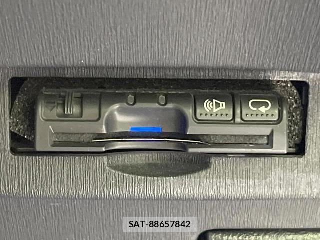 Toyota PRIUS 2014-06 8072089-6