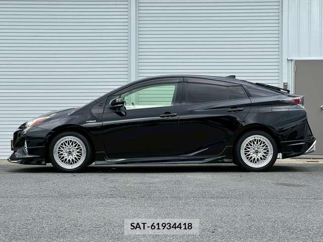 Toyota PRIUS 2017-10 8072106-2