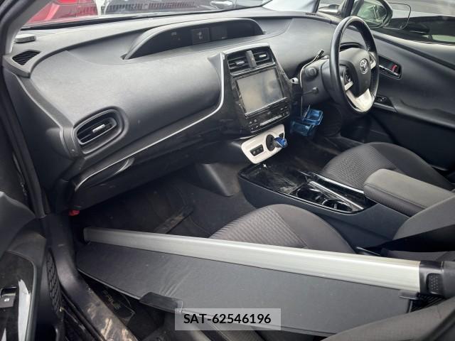 Toyota PRIUS 2018-01 8072131-2