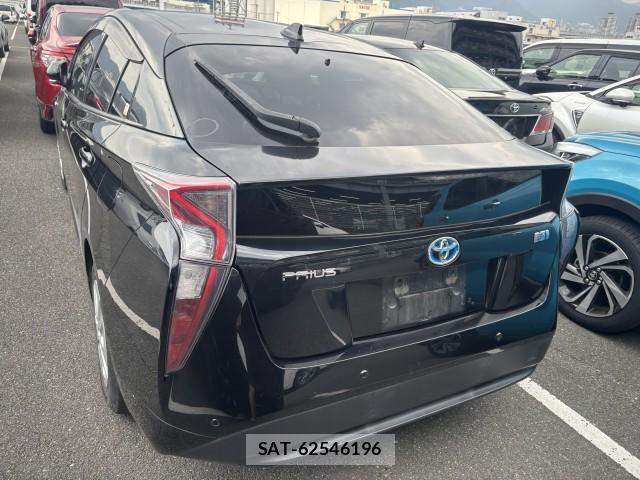 Toyota PRIUS 2018-01 8072131-5