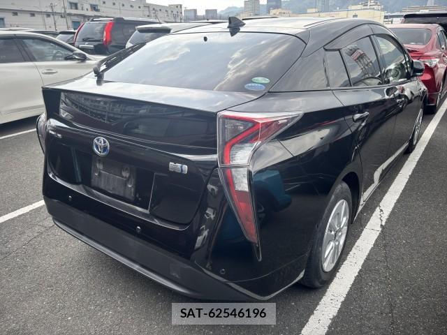 Toyota PRIUS 2018-01 8072131-6
