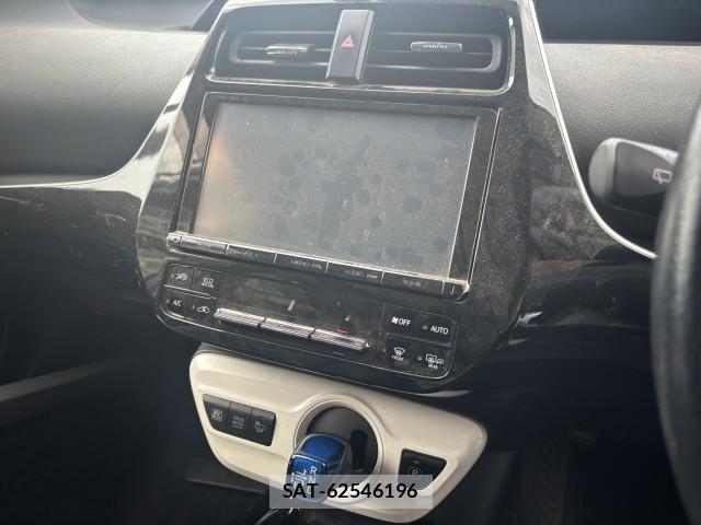 Toyota PRIUS 2018-01 8072131-8