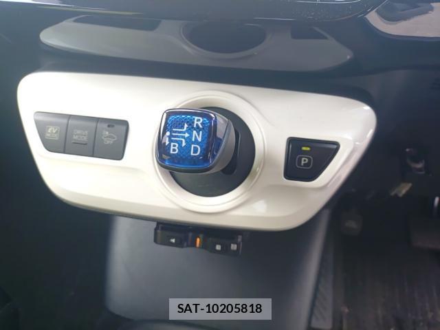 Toyota PRIUS 2017-07 8072560-11