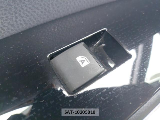Toyota PRIUS 2017-07 8072560-12