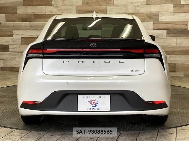 Toyota PRIUS 2023-05 8072599-14