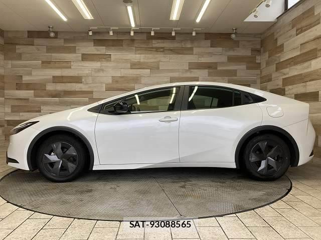 Toyota PRIUS 2023-05 8072599-15
