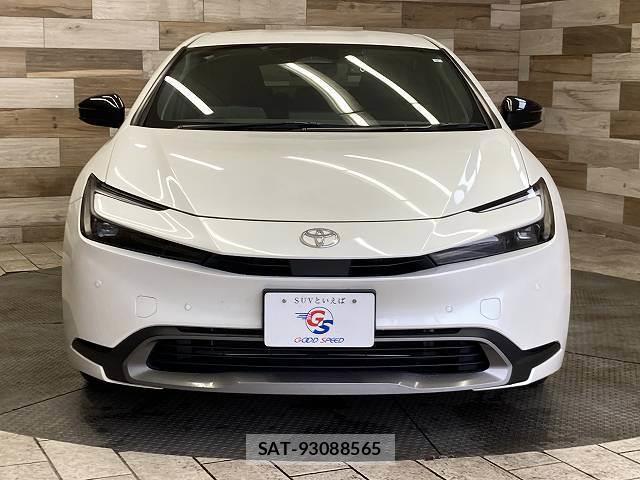 Toyota PRIUS 2023-05 8072599-2