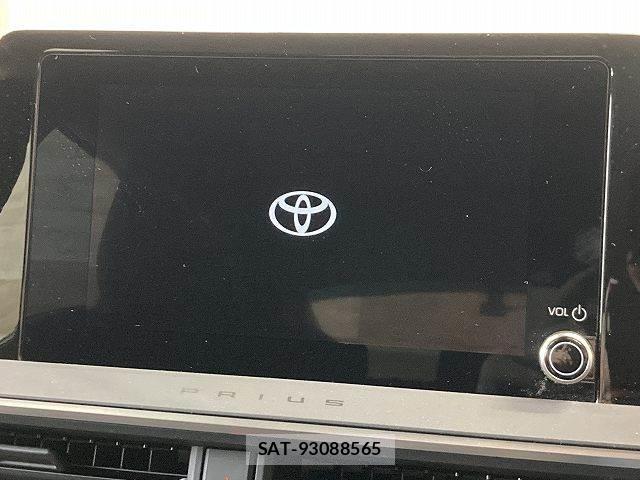 Toyota PRIUS 2023-05 8072599-3