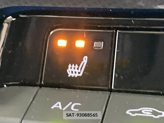 Toyota PRIUS 2023-05 8072599-7