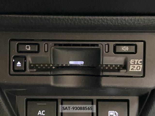 Toyota PRIUS 2023-05 8072599-8