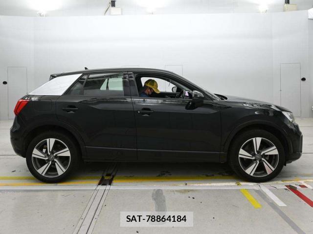Audi Q2 2018-09 8071015-4