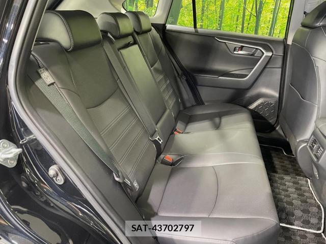 Toyota RAV4 2023-04 8071094-8