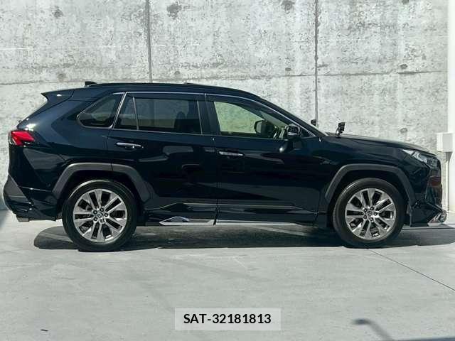 Toyota RAV4 2019-10 8072217-1