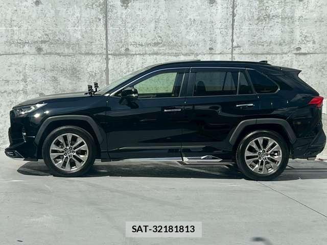 Toyota RAV4 2019-10 8072217-2