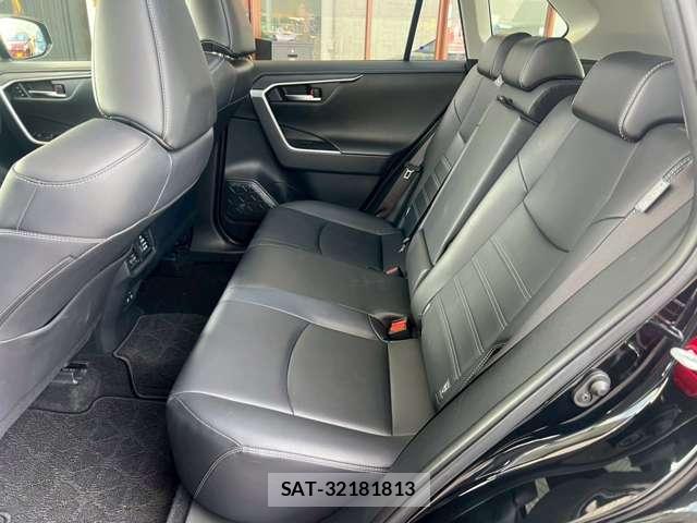 Toyota RAV4 2019-10 8072217-8
