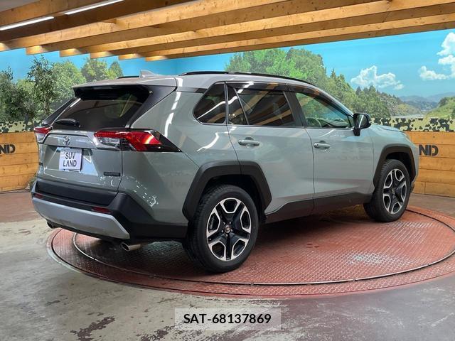 Toyota RAV4 2021-11 8072234-16