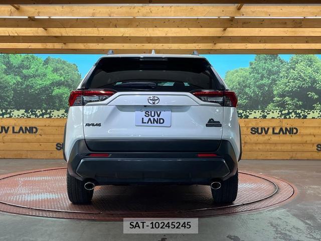 Toyota RAV4 2021-11 8072240-14