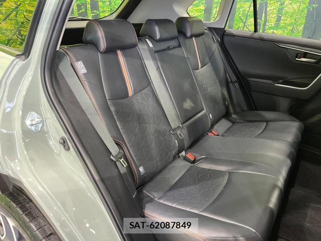 Toyota RAV4 2021-02 8072272-8