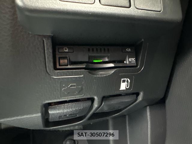 Toyota ROOMY 2022-07 8071527-5