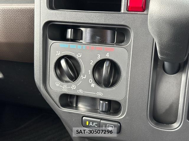 Toyota ROOMY 2022-07 8071527-6