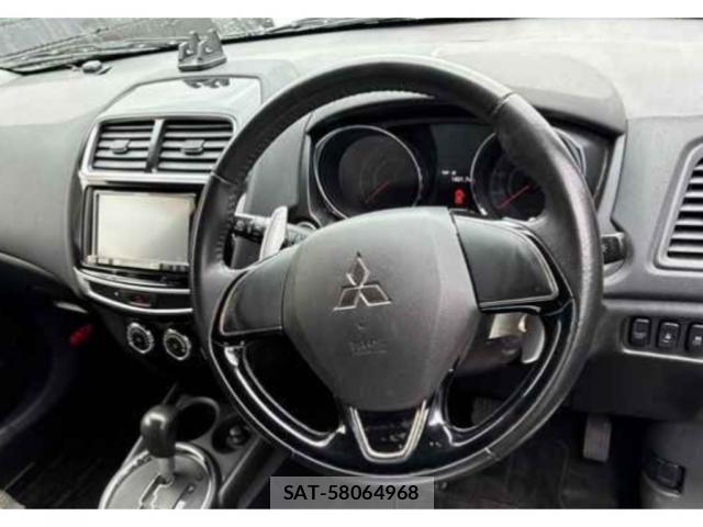 Mitsubishi RVR 2017-02 8071817-2