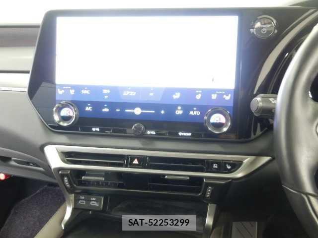 Lexus RX 2024-04 8072335-6