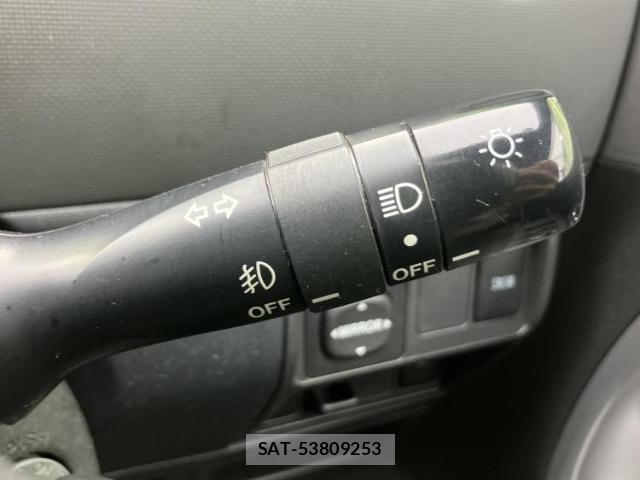 Toyota SIENTA 2011-10 8071387-13