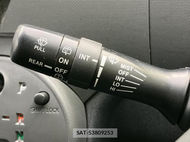 Toyota SIENTA 2011-10 8071387-14